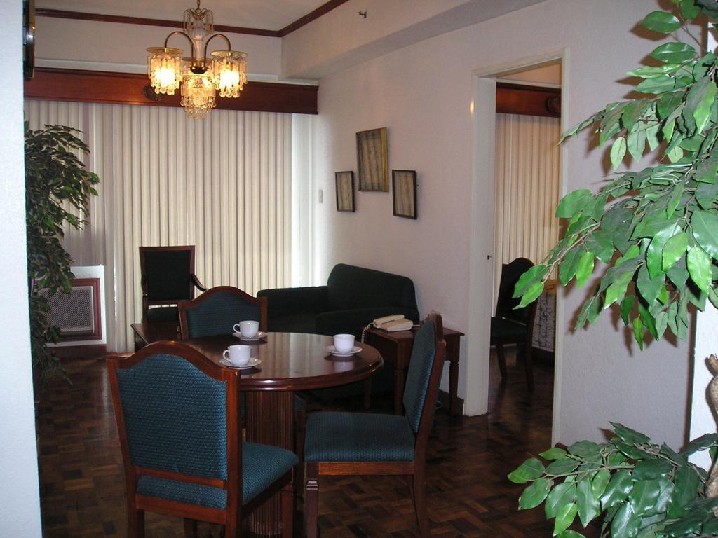 Citadel Inn Makati Makati City Phòng bức ảnh